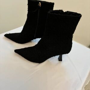 Zara Black Textured Heeled Boots